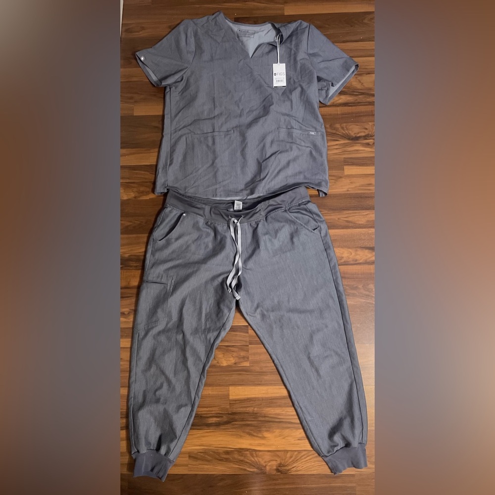 Scrub set